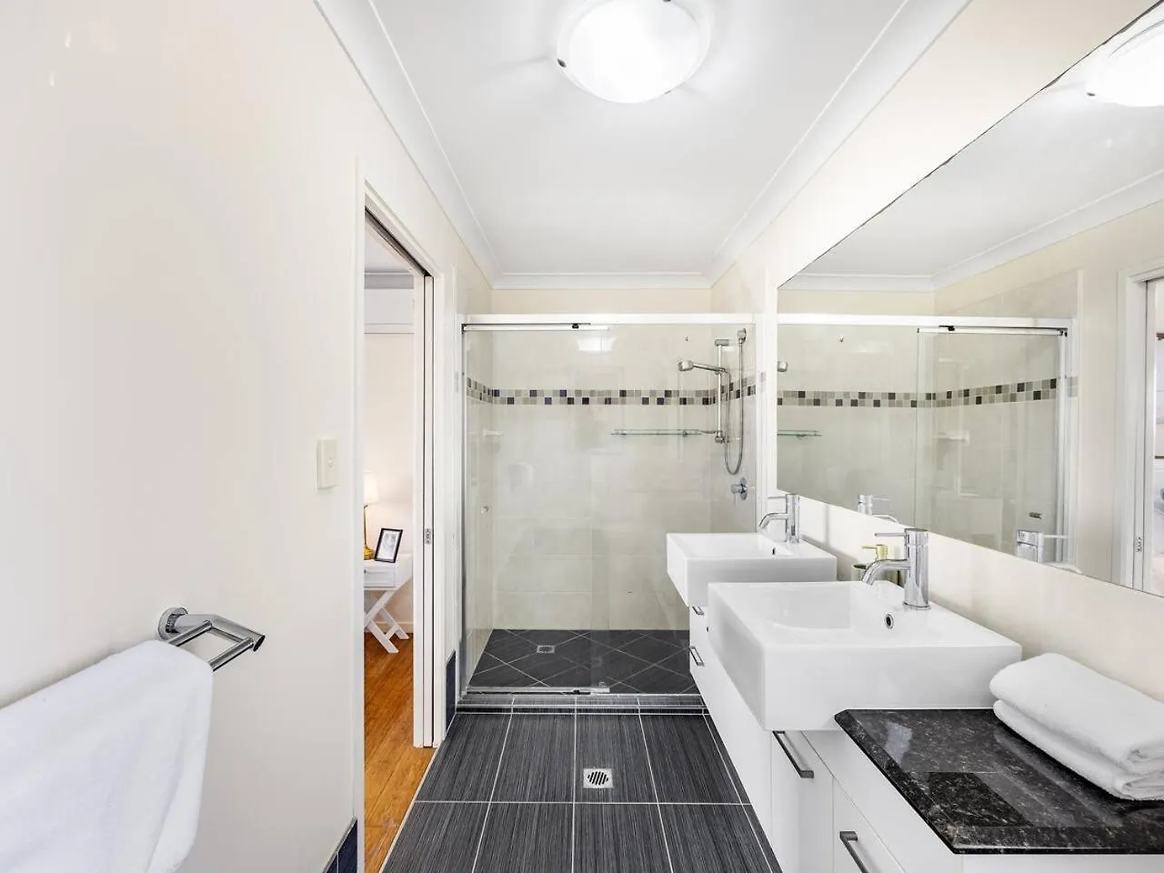 Homy Self Contained Unit Sunnybank Cbd Street Parking Villa Brisbane